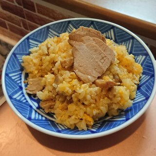 焼き豚とたまごのにんにくチャーハン♡